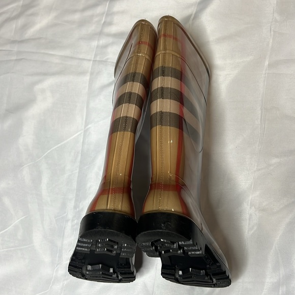 BURBERRY Rain Boots | Size 37 - Picture 3 of 15